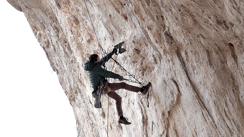 bolting climbing route